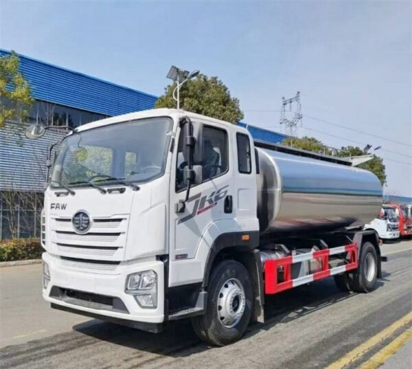 6 Wheelers 5000 Liters Milk Transport Truck