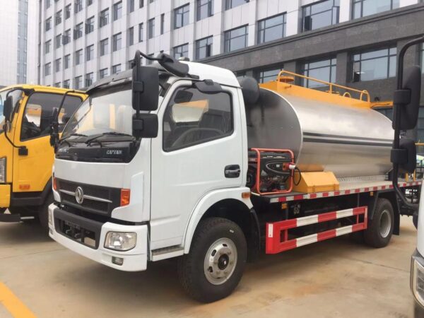 6 Wheelers 6000 Liters Asphalt Tank Truck (3)