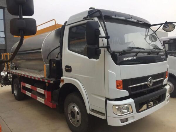 6 Wheelers 6000 Liters Asphalt Tank Truck (4)