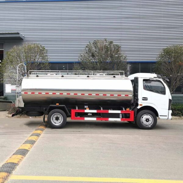 6 Wheelers 9 CBM Milk Tank Truck (2)