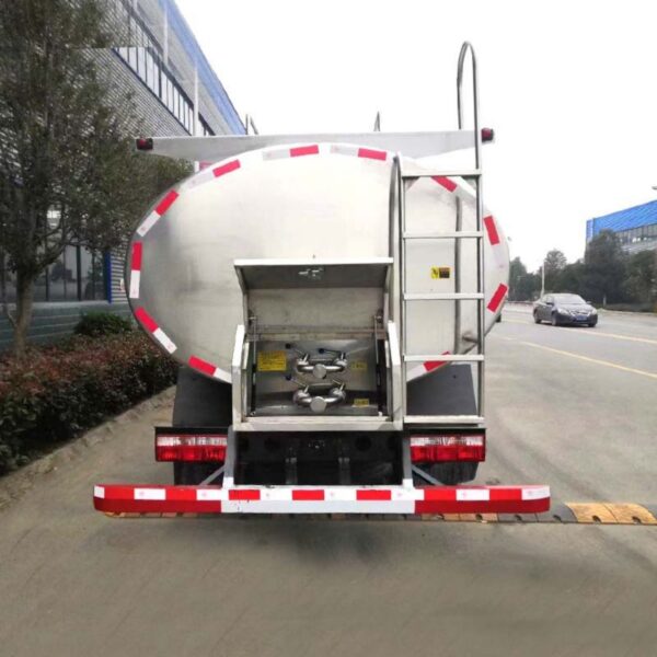 6 Wheelers 9 CBM Milk Tank Truck (5)