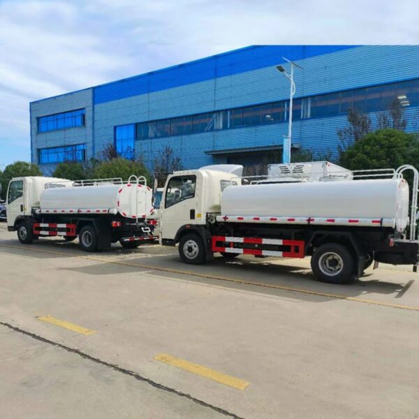 6 Wheelers 9000 Liters Water Tank Truck (6)