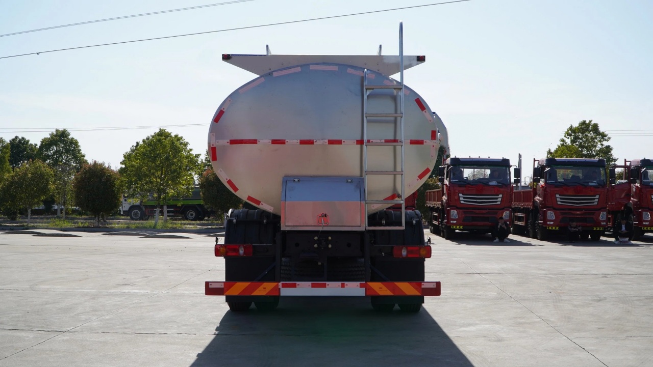 8 Wheelers 10000 Liters Milk Tank Truck (6)