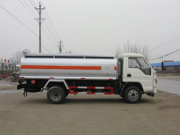 8000 Liters Oil Tank Refueling Truck (5)