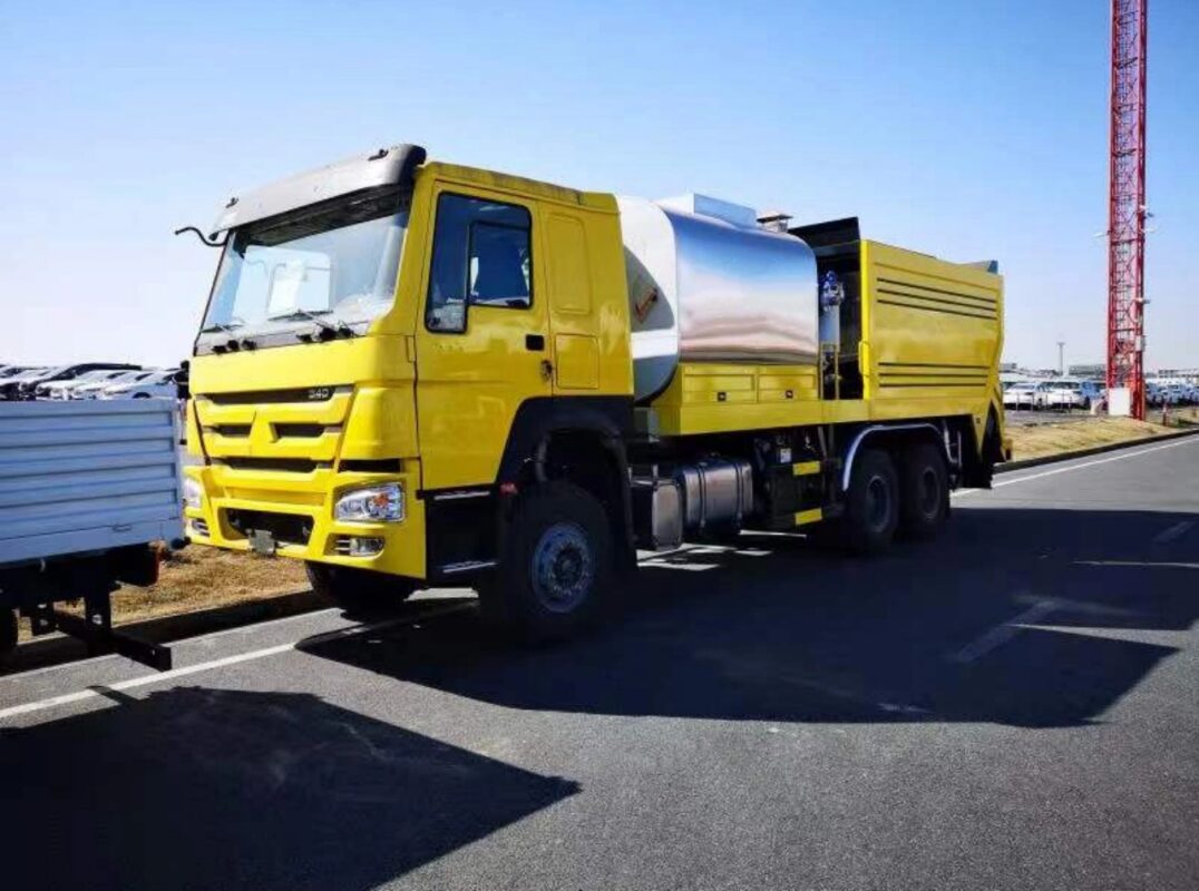 Asphalt Tank Truck (2)