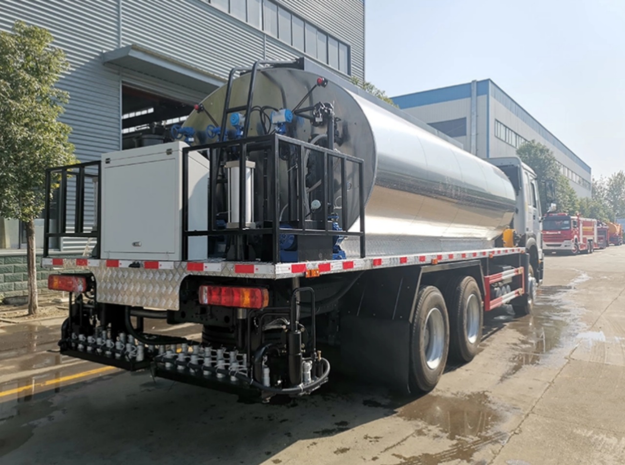 Asphalt Tank Truck (4)