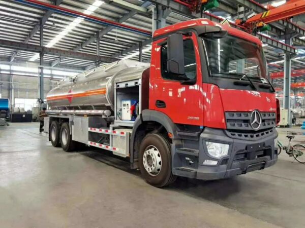 Benz 25000 Liters Oil Tank Refueling Truck