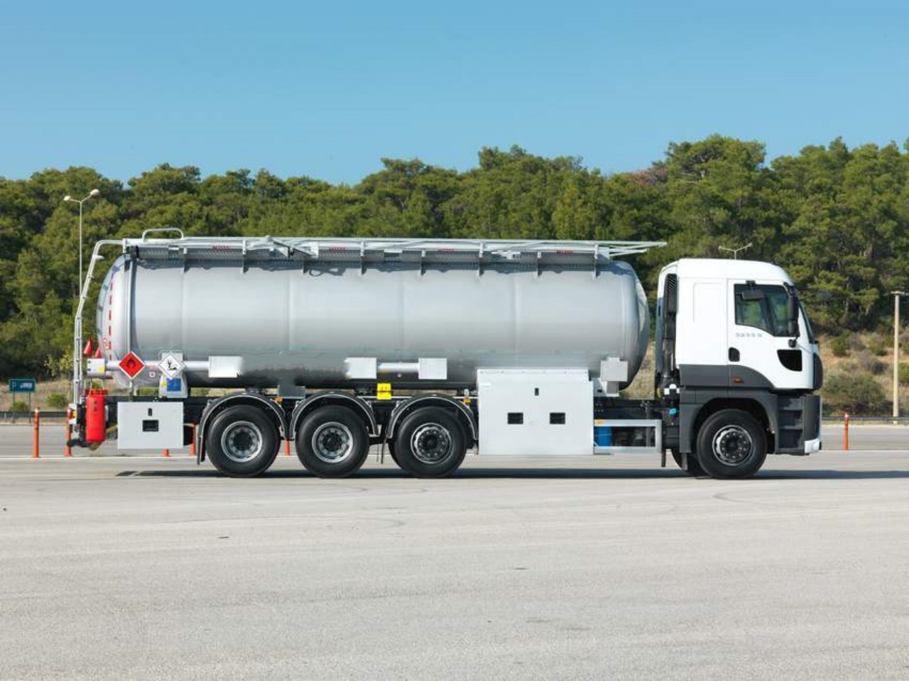 Chemical Tank Truck (7)