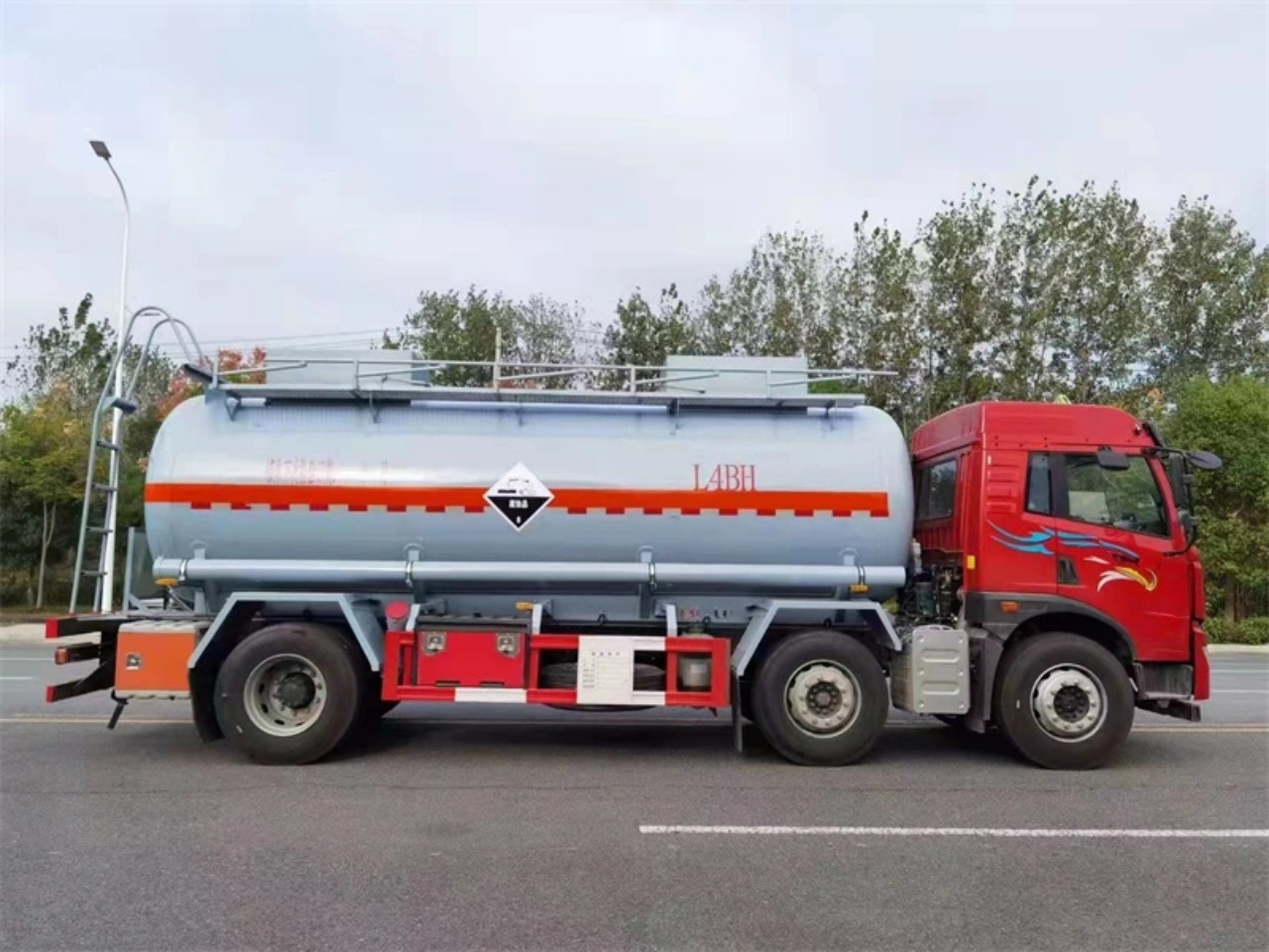 Corrosive Tank Truck (2)