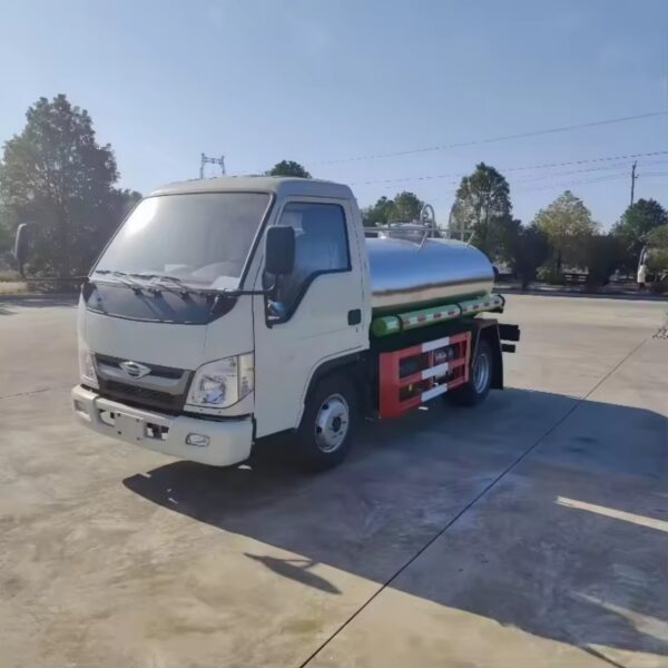 FOTON 2000 Liters Mini Milk Truck (3)