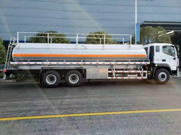 FOTON 25 CBM Chemical Tank Truck (2)