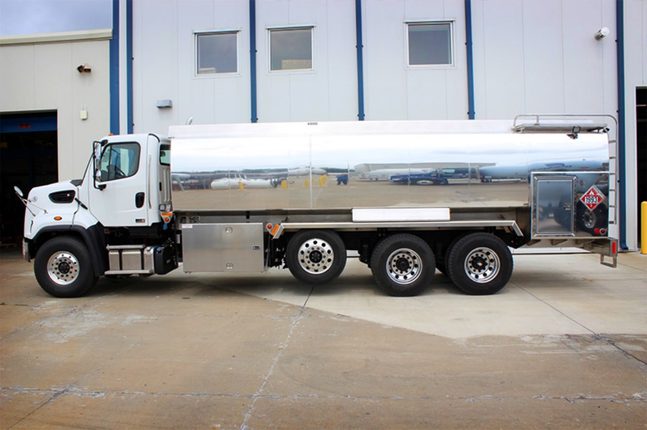 Fuel tank truck (8)