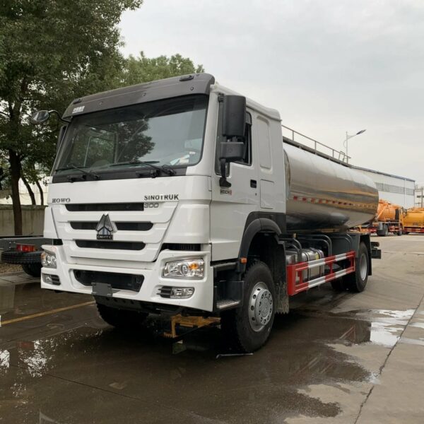 HOWO 10 CBM Chemical Tank Truck (2)