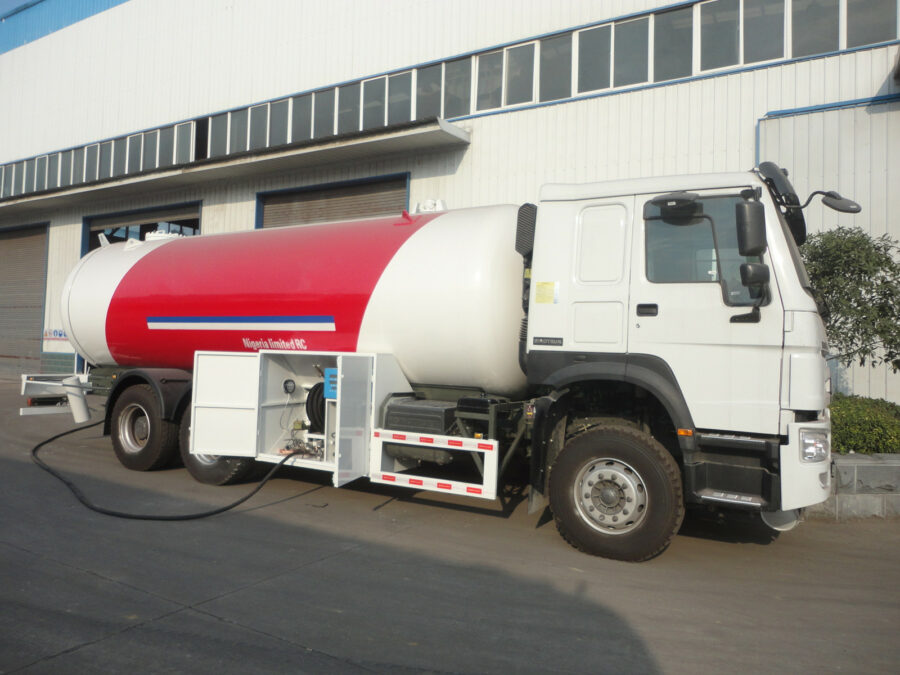 HOWO 10 Ton LPG Bobtail Truck Tractor