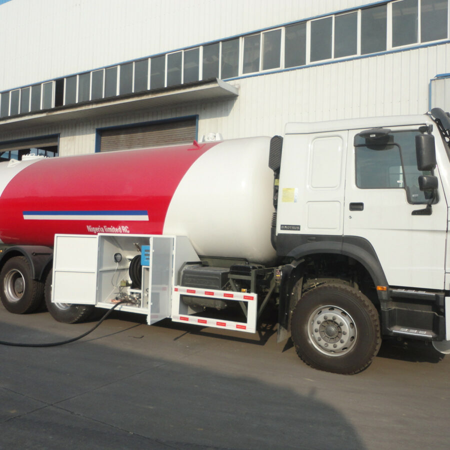 HOWO 10 Ton LPG Bobtail Truck Tractor