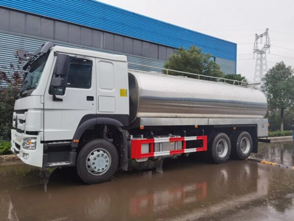 HOWO 10 Wheelers Milk Tank Truck (2)