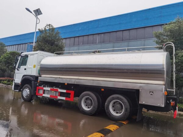 HOWO 10 Wheelers Milk Tank Truck (4)