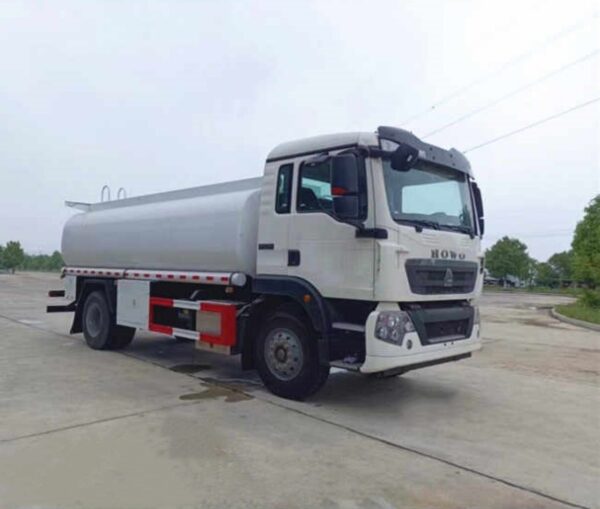 HOWO 10000 Liters Fuel Tank Truck (2)