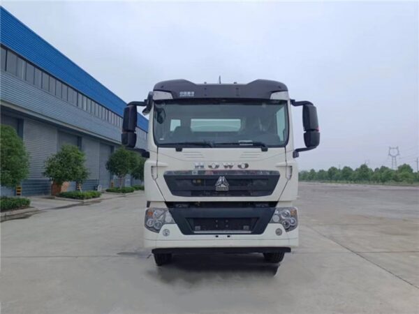 HOWO 10000 Liters Fuel Tank Truck (3)