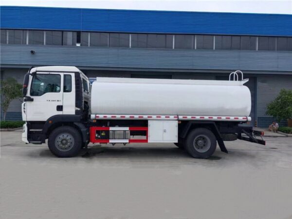 HOWO 10000 Liters Fuel Tank Truck (4)