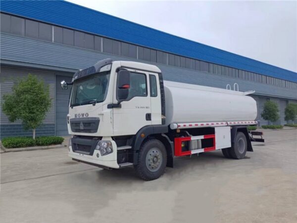 HOWO 10000 Liters Fuel Tank Truck