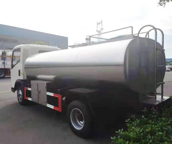 HOWO 10000 Liters Milk Truck (4)