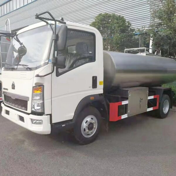 HOWO 10000 Liters Milk Truck