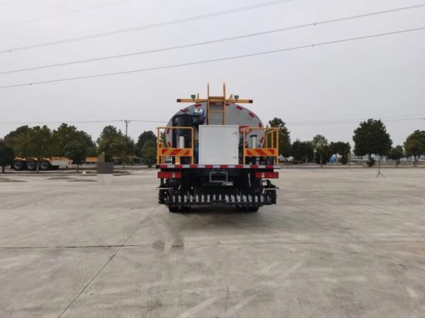 HOWO 13 CBM Asphalt Tank Truck (6)