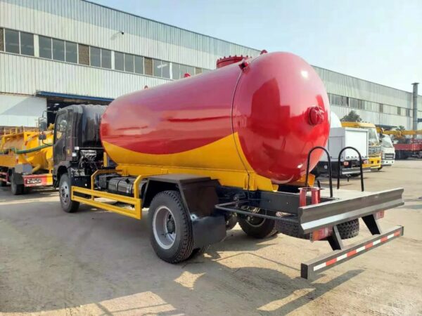 HOWO 15 CBM LPG Tank Truck (3)