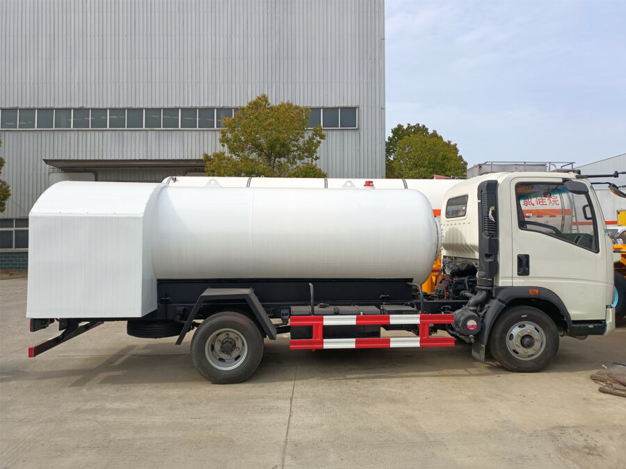 HOWO 2 Ton LPG Bobtail Truck