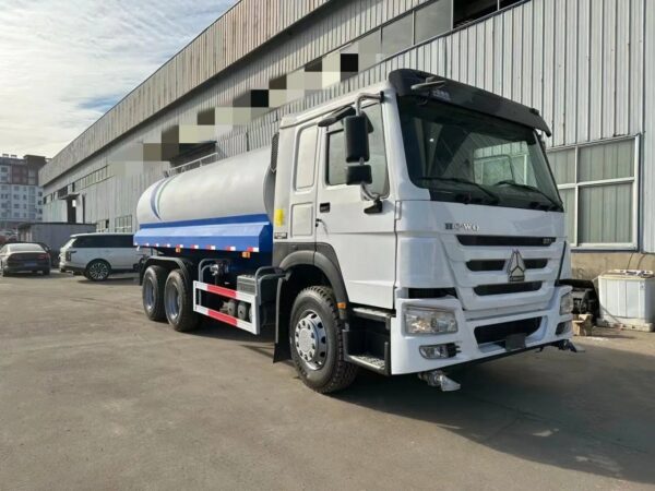 HOWO 20 CBM Water Tank Truck (2)