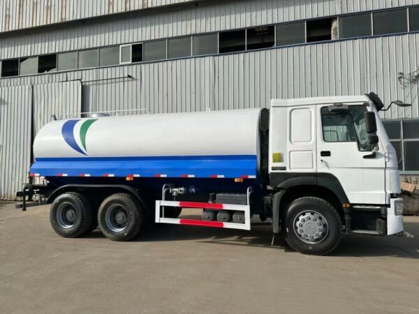 HOWO 20 CBM Water Tank Truck (3)