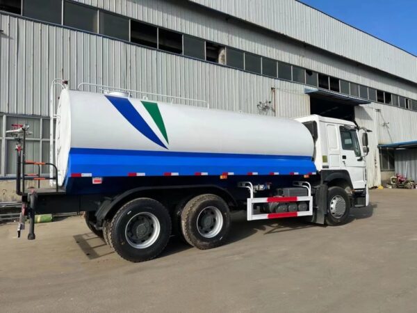 HOWO 20 CBM Water Tank Truck (4)