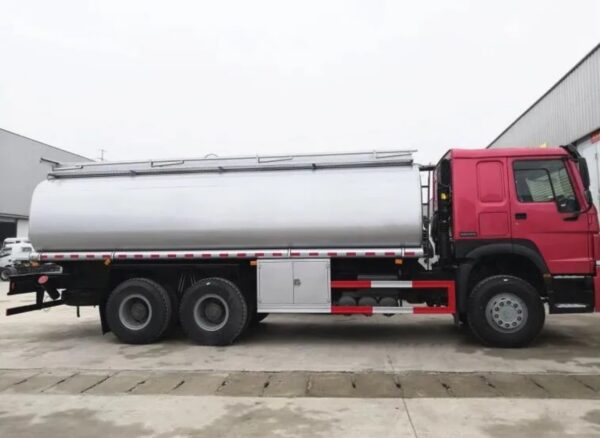 HOWO 20000 Liters Fuel Delivery Tank Truck (3)