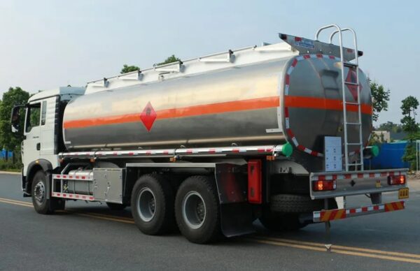 HOWO 20000 Liters Fuel Delivery Truck (3)