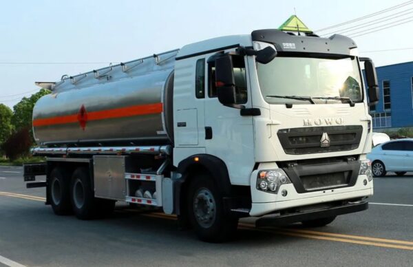 HOWO 20000 Liters Fuel Delivery Truck