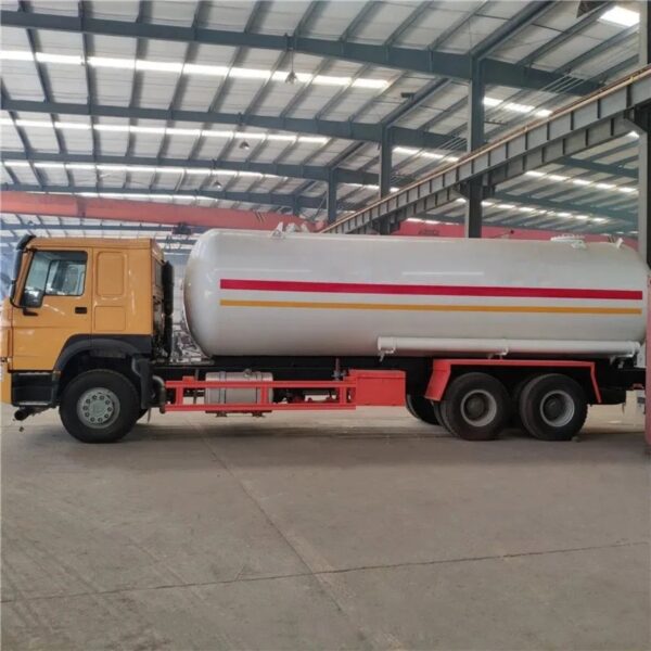 HOWO 24 CBM Propane Tank Truck (4)