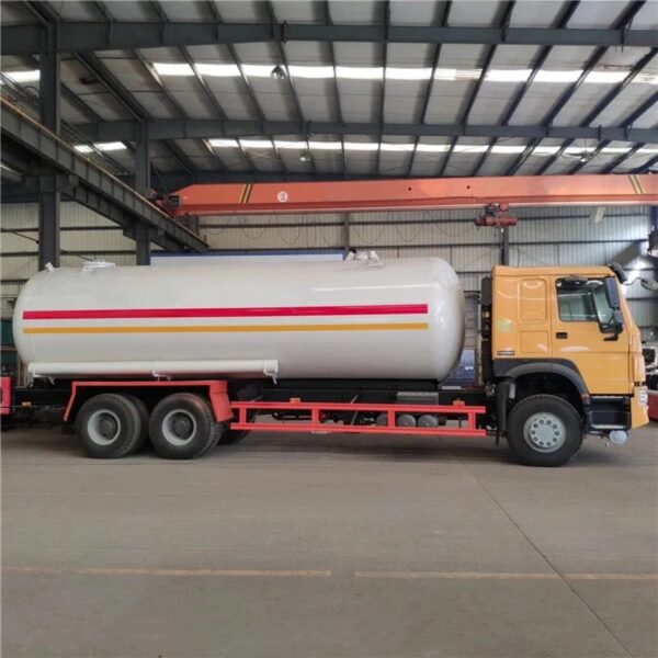 HOWO 24 CBM Propane Tank Truck (6)