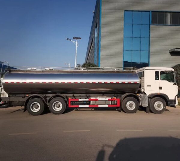 HOWO 25000 Liters Milk Tank Truck (2)