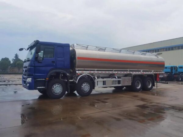 HOWO 30 CBM Fuel Tank Truck (3)