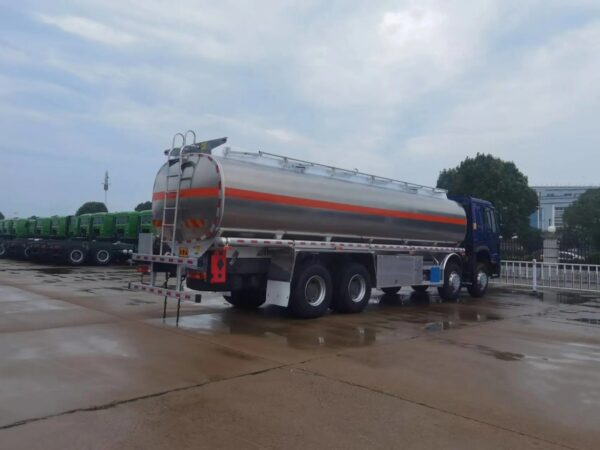 HOWO 30 CBM Fuel Tank Truck (4)