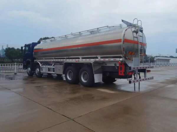 HOWO 30 CBM Fuel Tank Truck (5)