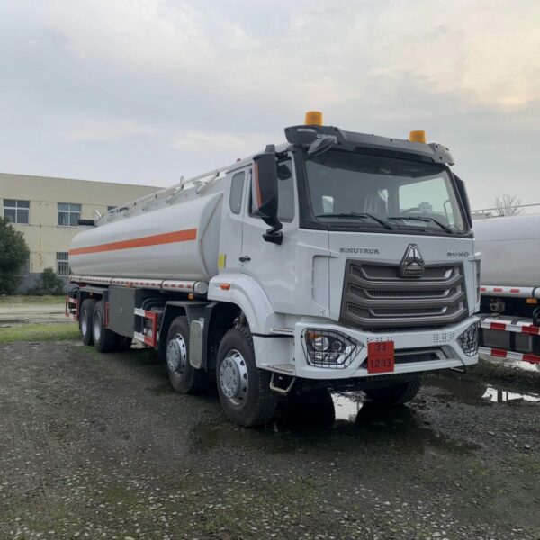 HOWO 30000 Liters Fuel Tank Truck (2)