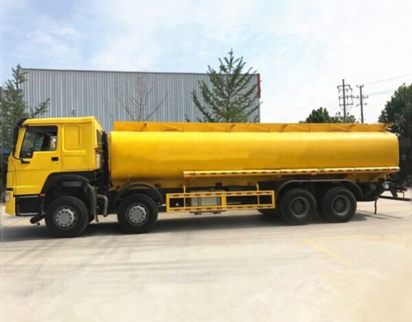 HOWO 35 CBM Fuel Tank Lorry (5)