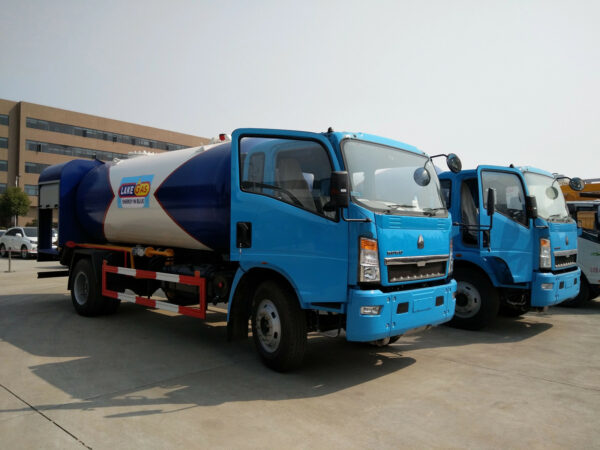 HOWO 5 Ton LPG Bobtail Truck Tractor