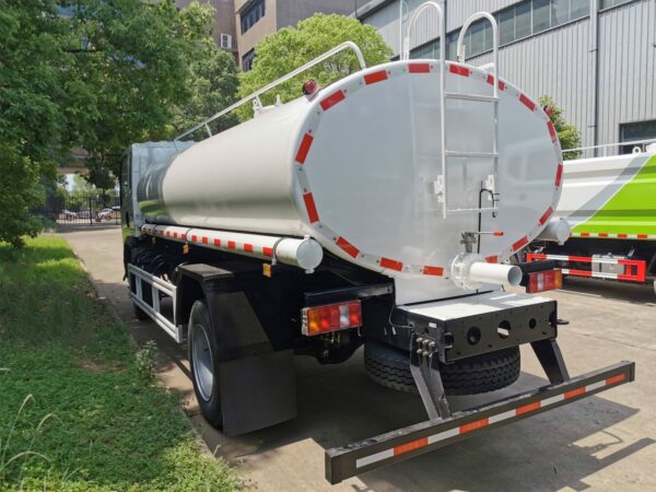 HOWO 5CBM Milk Tank Truck (4)