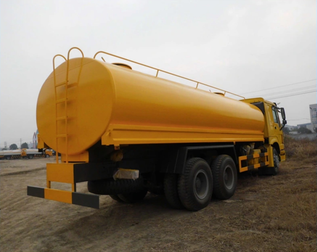 HOWO-6X4-20000L-Water-Delivery-Truck-20m3-20tons-Water-Tank-Truck (7)