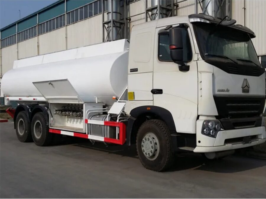 HOWO A7 20000 Liters Oil Transport Truck (3)