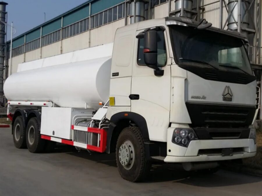 HOWO A7 20000 Liters Oil Transport Truck