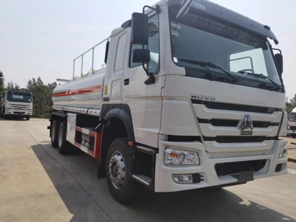 HOWO Crude Oil Tank Truck (2)